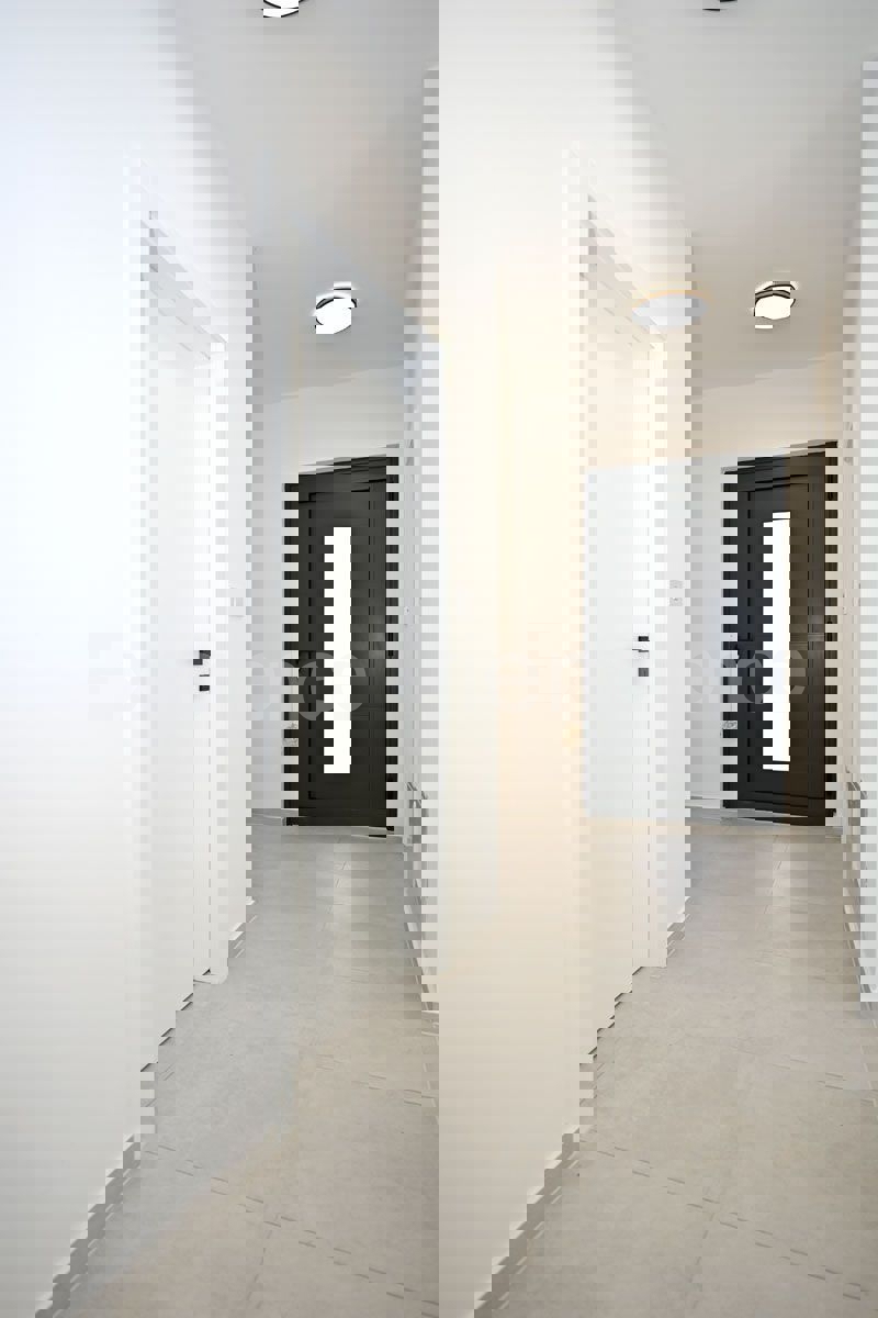 Villa di lusso con piscina e giardino mediterraneo - un'oasi di pace vicino a Rovigno