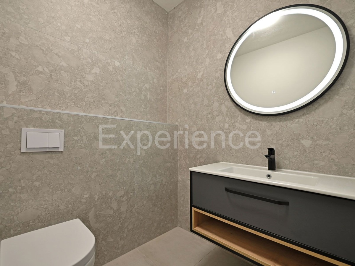 Villa di lusso con piscina e giardino mediterraneo - un'oasi di pace vicino a Rovigno