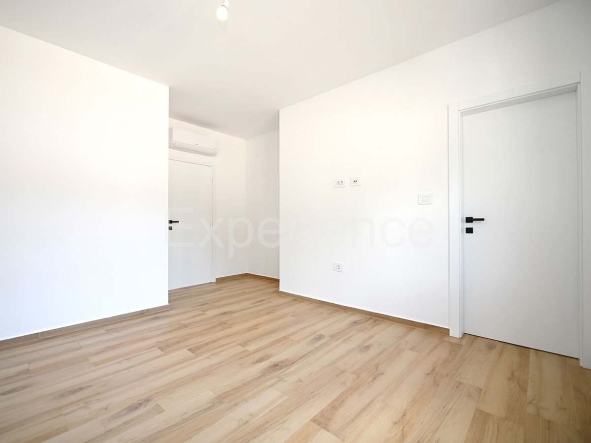 Villa di lusso con piscina e giardino mediterraneo - un'oasi di pace vicino a Rovigno