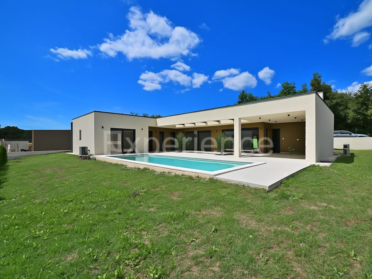 Villa di lusso con piscina e giardino mediterraneo - un'oasi di pace vicino a Rovigno