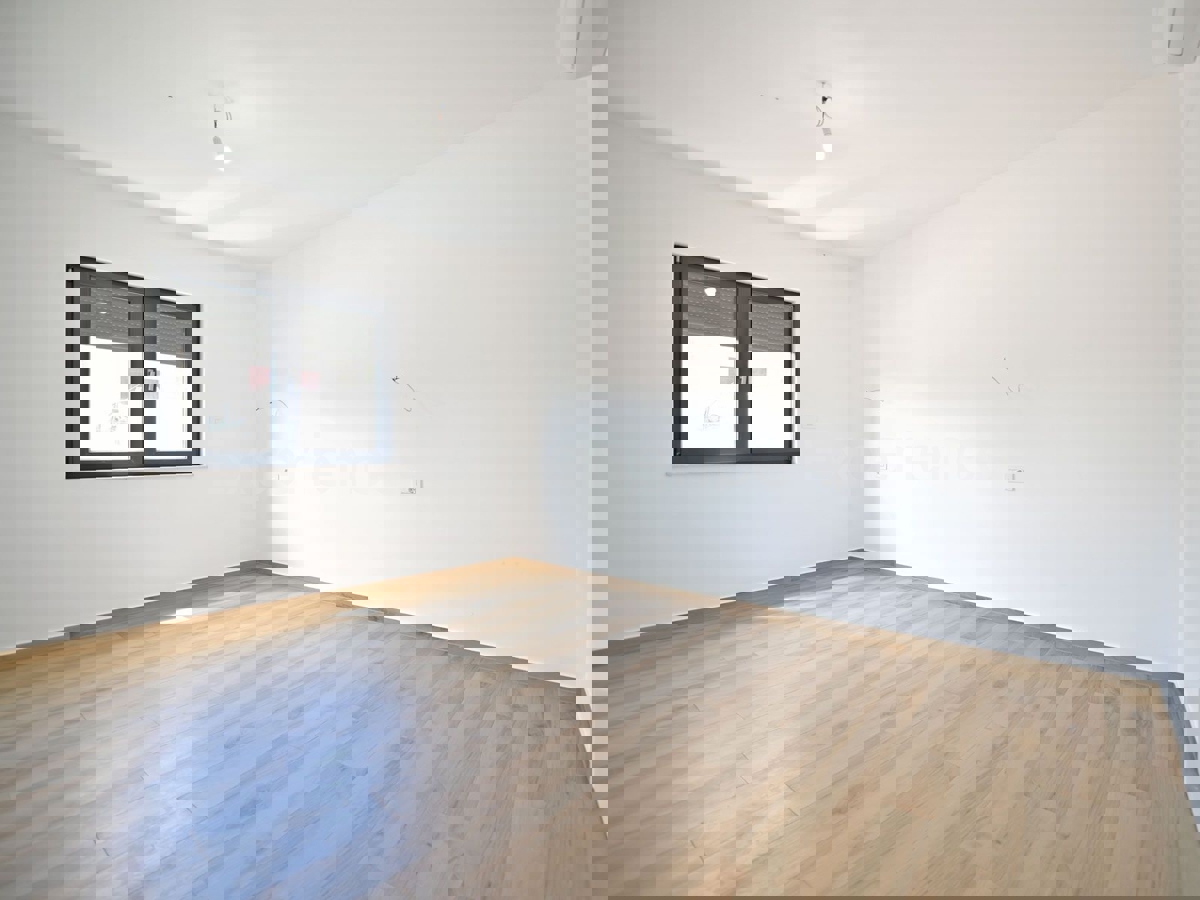 Villa di lusso con piscina e giardino mediterraneo - un'oasi di pace vicino a Rovigno