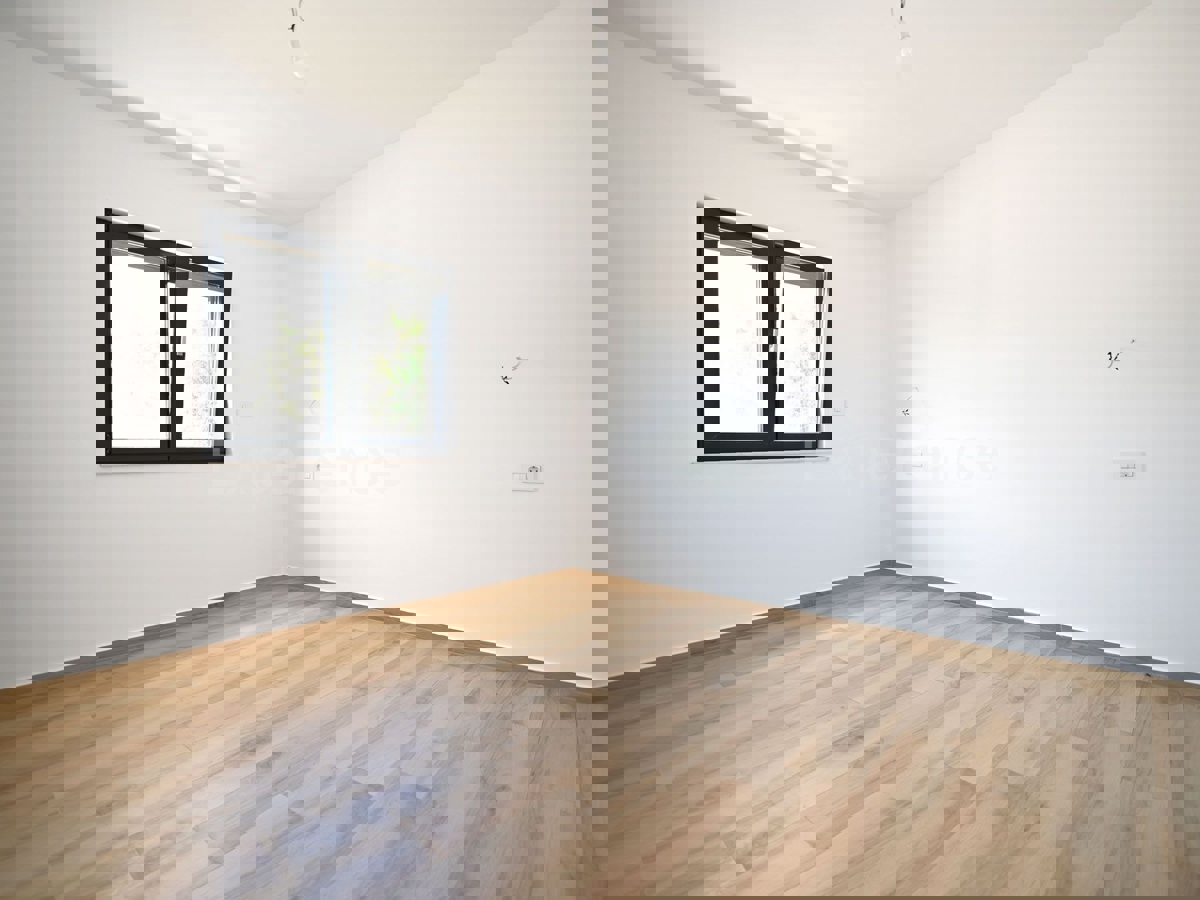 Villa di lusso con piscina e giardino mediterraneo - un'oasi di pace vicino a Rovigno