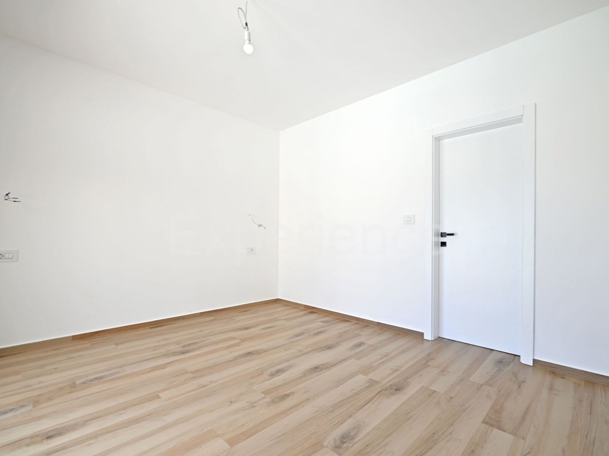 Villa di lusso con piscina e giardino mediterraneo - un'oasi di pace vicino a Rovigno