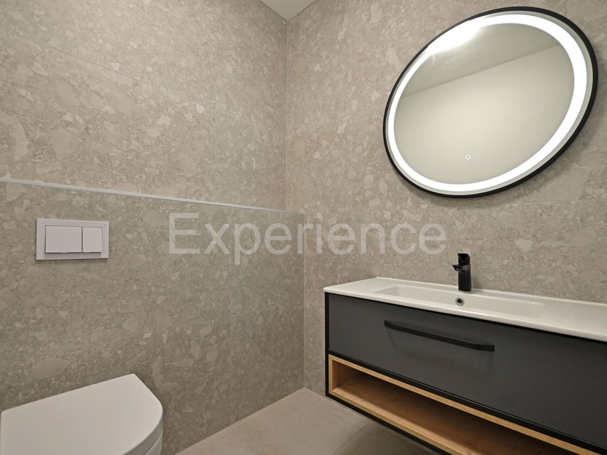 Villa di lusso con piscina e giardino mediterraneo - un'oasi di pace vicino a Rovigno