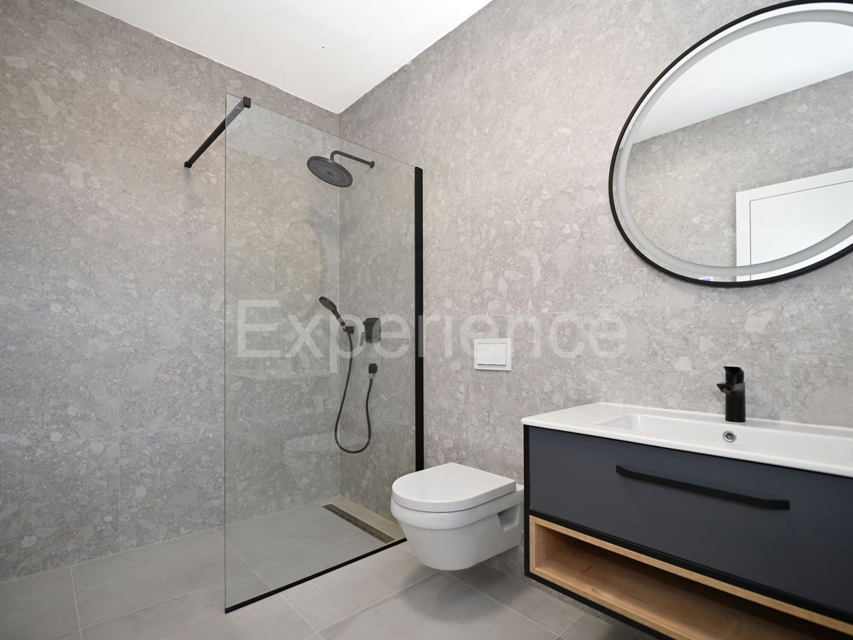 Villa di lusso con piscina e giardino mediterraneo - un'oasi di pace vicino a Rovigno