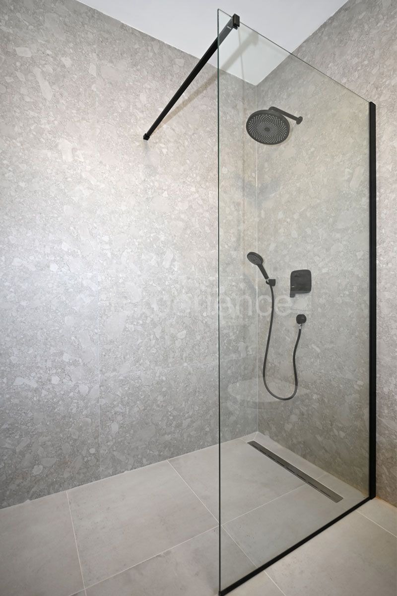 Villa di lusso con piscina e giardino mediterraneo - un'oasi di pace vicino a Rovigno