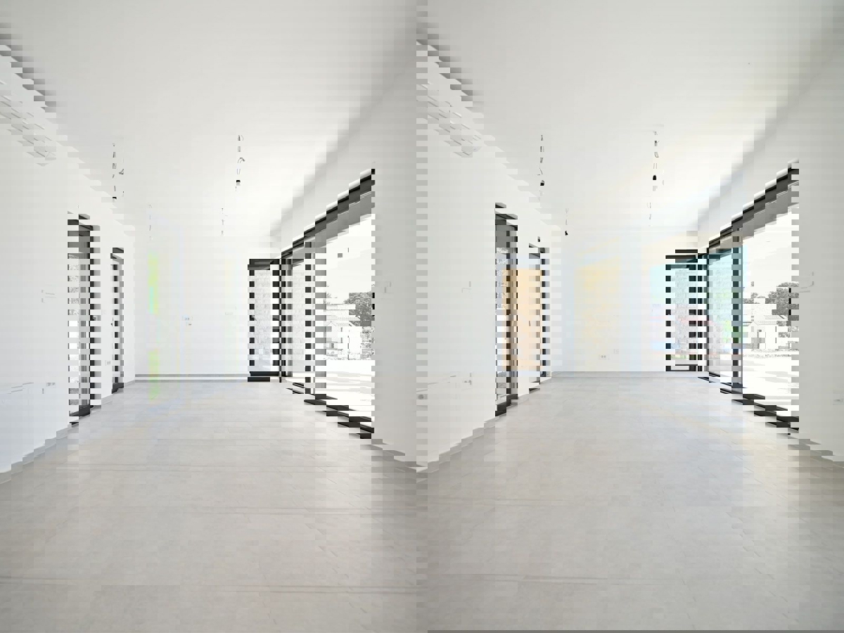 Villa di lusso con piscina e giardino mediterraneo - un'oasi di pace vicino a Rovigno