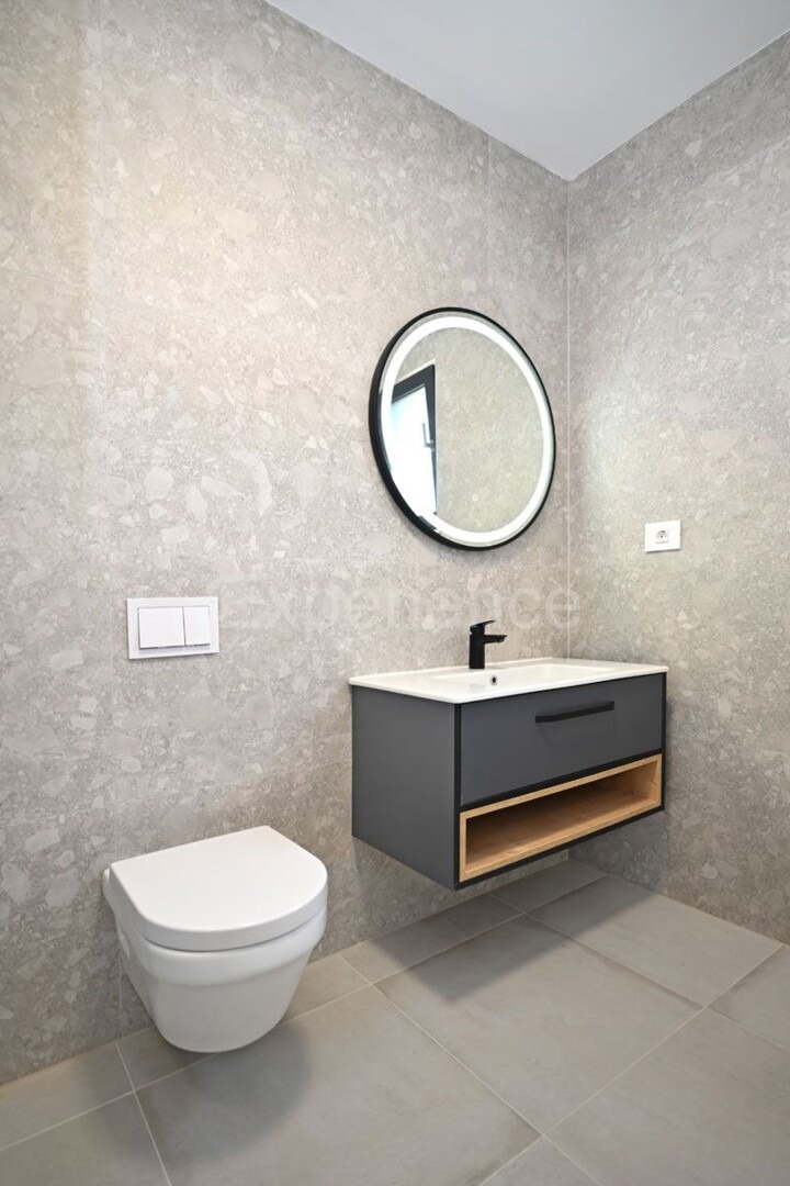 Villa di lusso con piscina e giardino mediterraneo - un'oasi di pace vicino a Rovigno