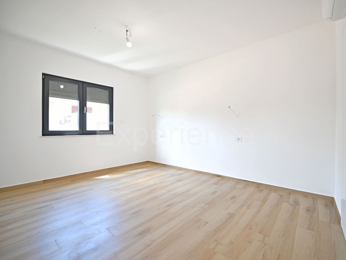 Villa di lusso con piscina e giardino mediterraneo - un'oasi di pace vicino a Rovigno