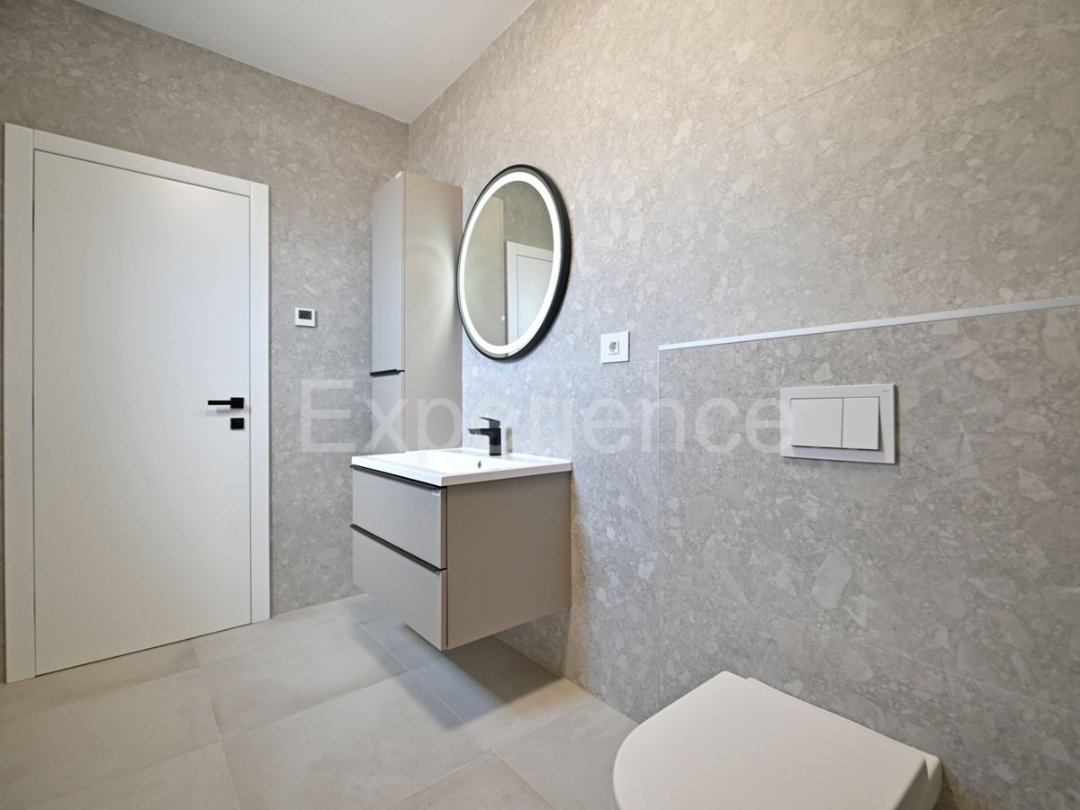 Villa di lusso con piscina e giardino mediterraneo - un'oasi di pace vicino a Rovigno