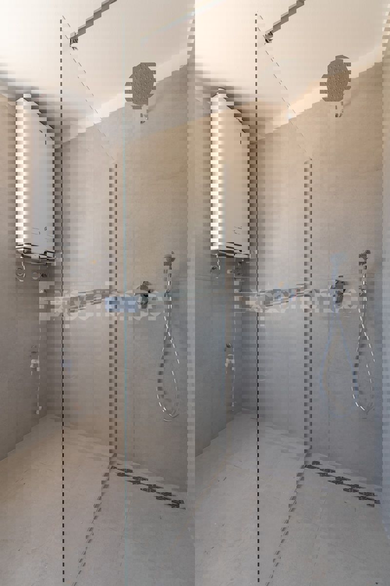 ISTRIA, vicino a Parenzo - appartamento con 3 camere da letto, VISTA MARE!