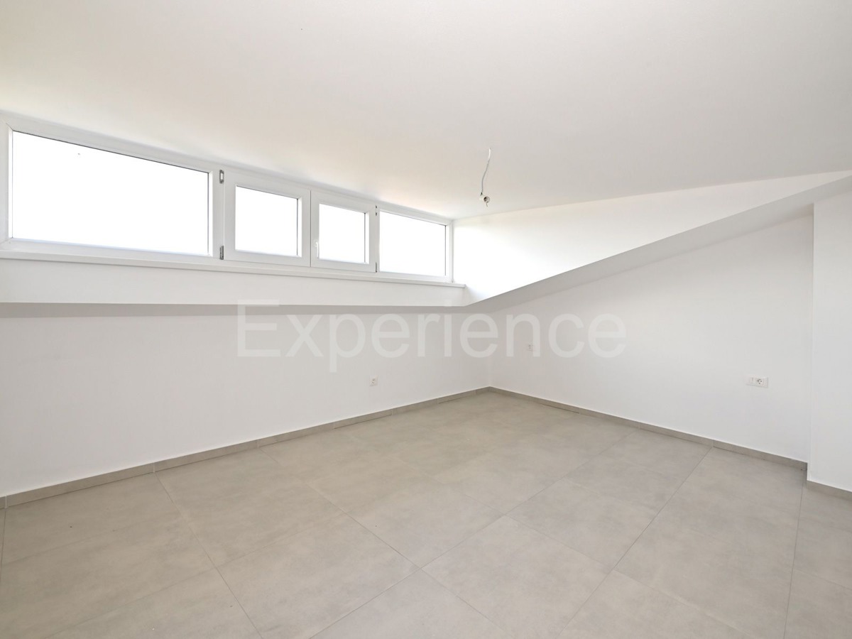 ISTRIA, vicino a Parenzo - appartamento con 3 camere da letto, VISTA MARE!