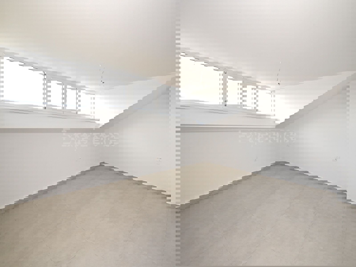 ISTRIA, vicino a Parenzo - appartamento con 3 camere da letto, VISTA MARE!