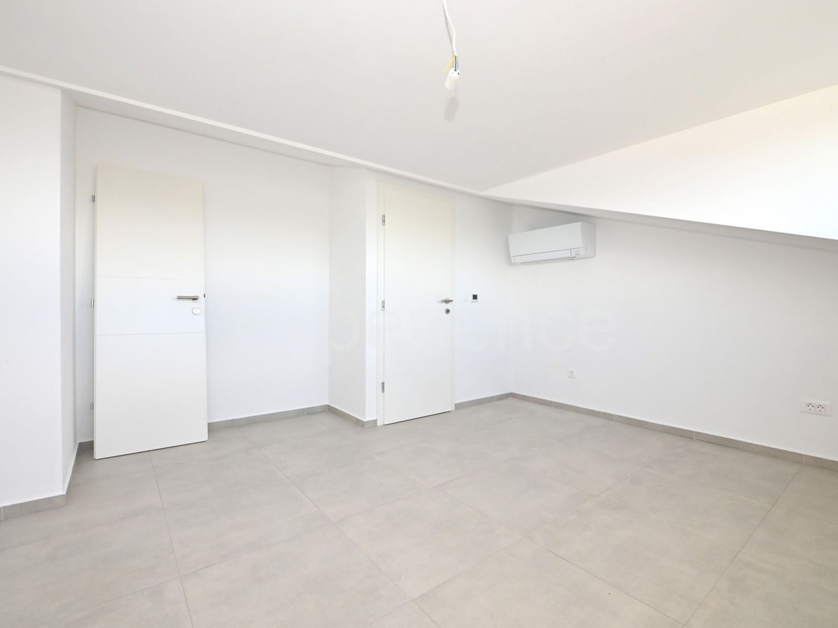 ISTRIA, vicino a Parenzo - appartamento con 3 camere da letto, VISTA MARE!