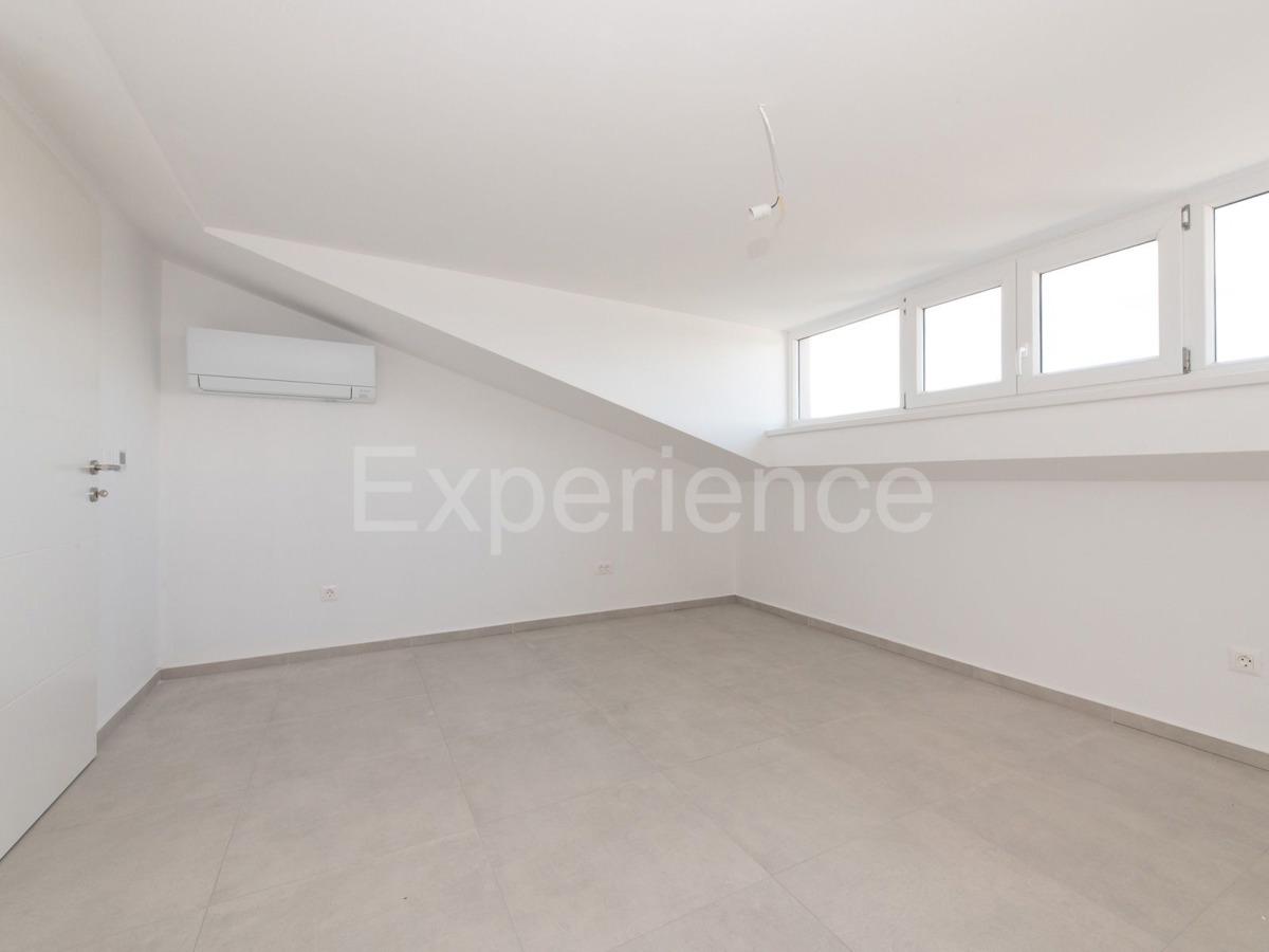 ISTRIA, vicino a Parenzo - appartamento con 3 camere da letto, VISTA MARE!