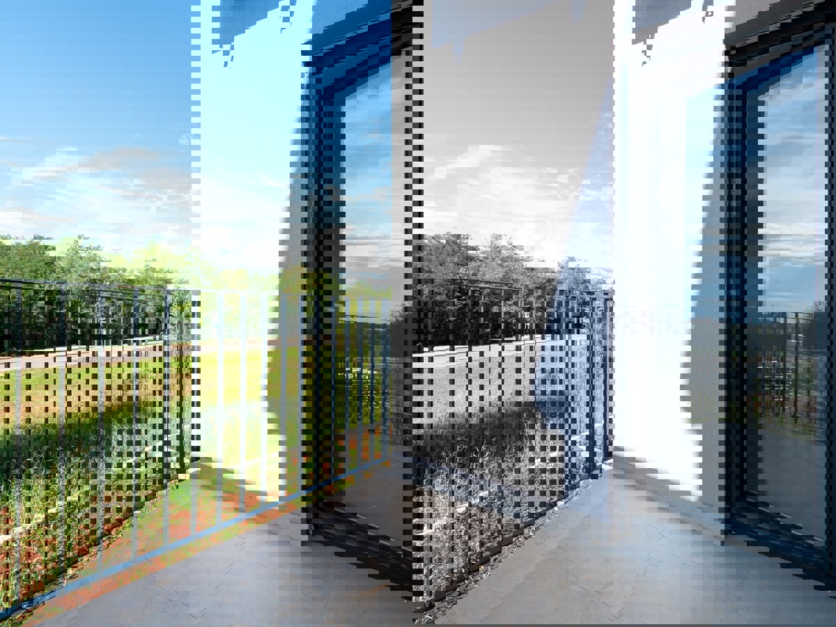 ISTRIA, vicino a Parenzo - appartamento con 3 camere da letto, VISTA MARE!