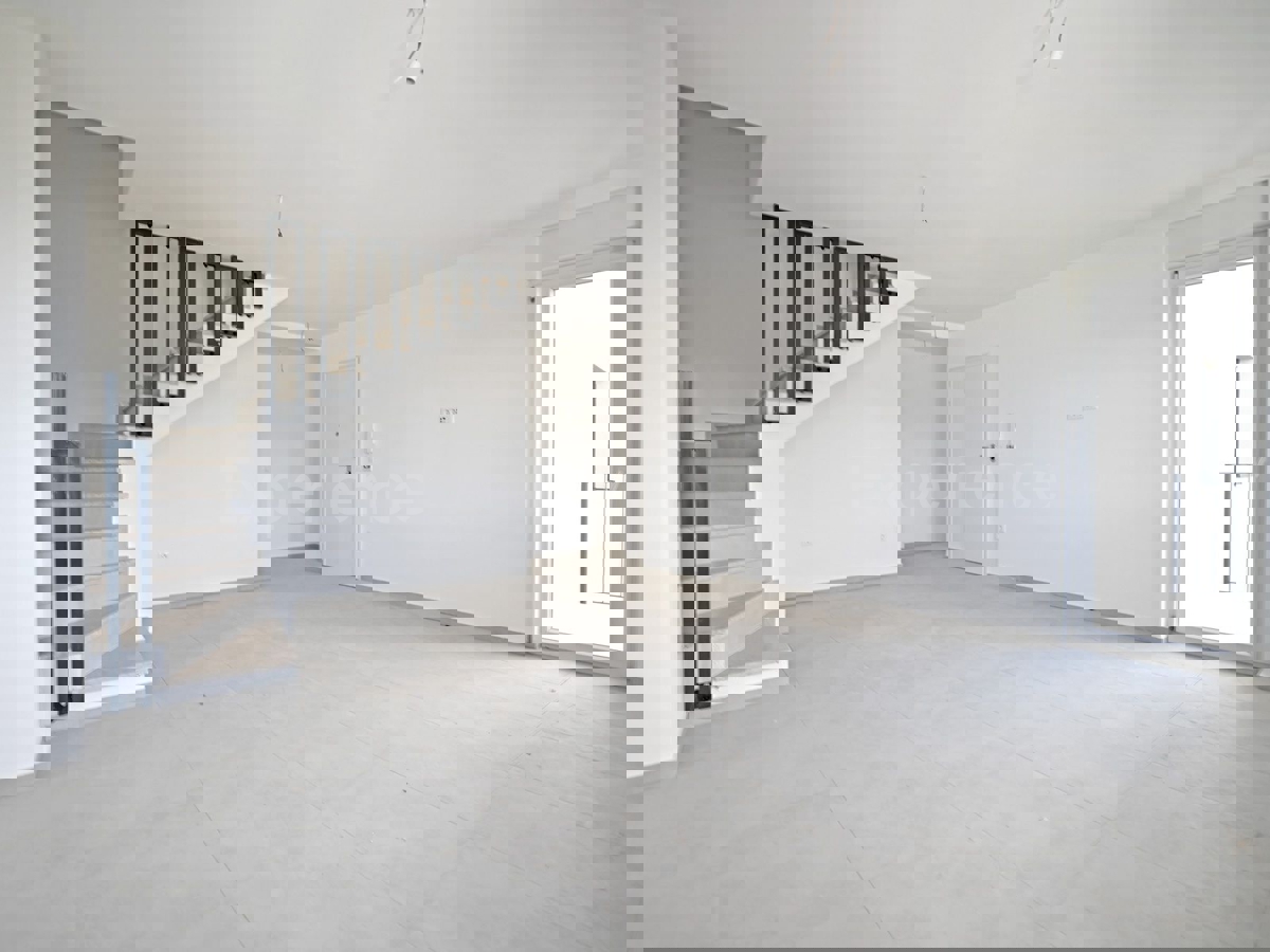 ISTRIA, vicino a Parenzo - appartamento con 3 camere da letto, VISTA MARE!