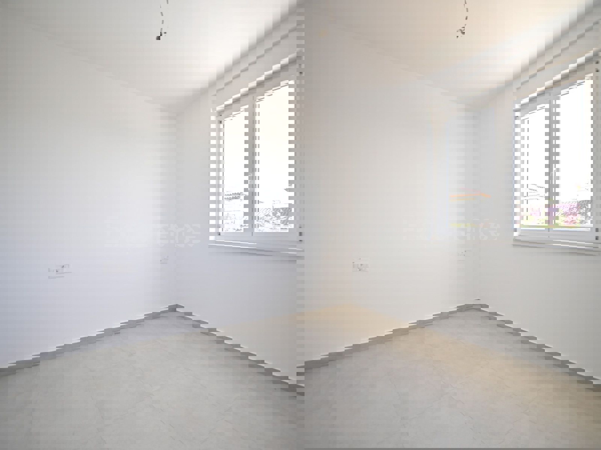 ISTRIA, vicino a Parenzo - appartamento con 3 camere da letto, VISTA MARE!