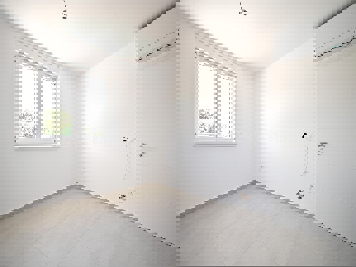 ISTRIA, vicino a Parenzo - appartamento con 3 camere da letto, VISTA MARE!