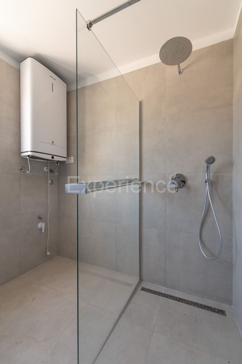 ISTRIA, vicino a Parenzo - appartamento con 3 camere da letto, VISTA MARE!