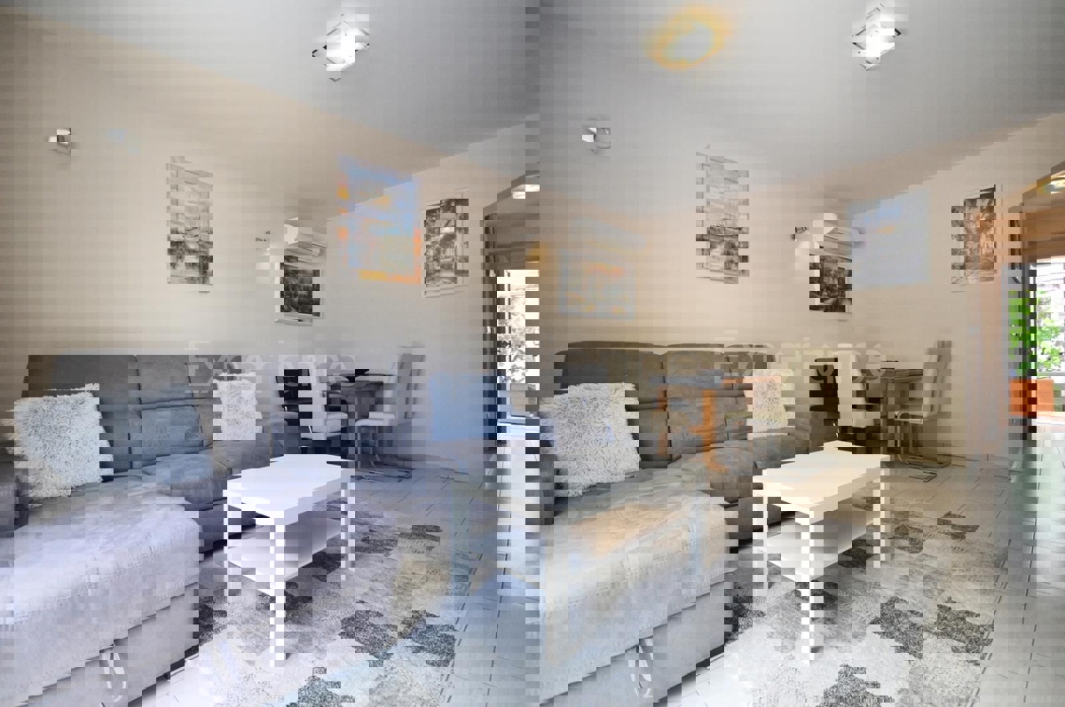 ISTRIA, Parenzo - casa con due appartamenti separati e piscina, a 3 km dal mare!