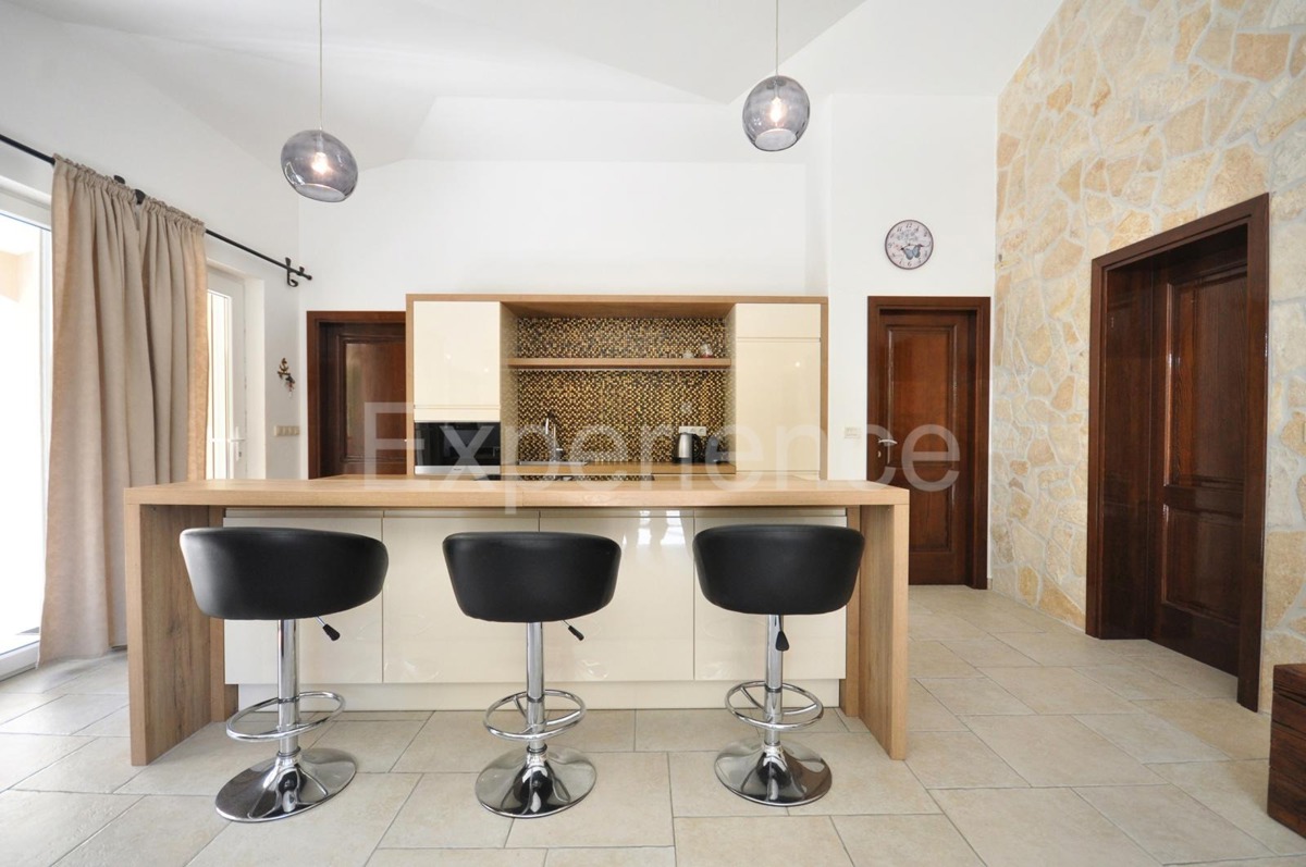 ISTRIA, Parenzo - casa con due appartamenti separati e piscina, a 3 km dal mare!