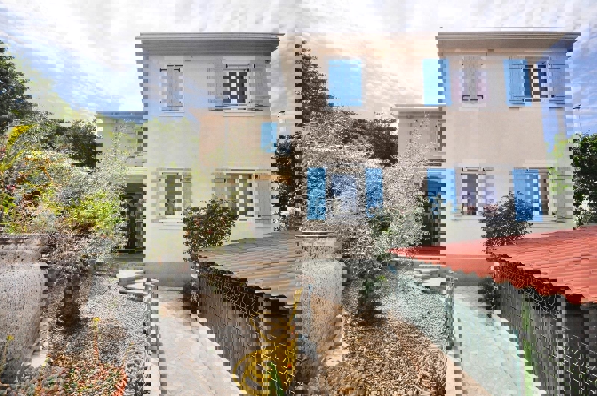 ISTRIA, Parenzo - casa con due appartamenti separati e piscina, a 3 km dal mare!