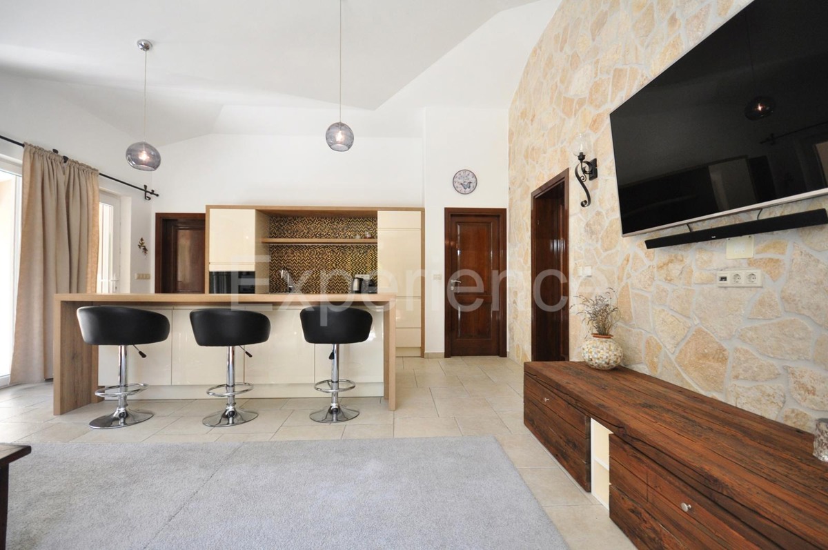 ISTRIA, Parenzo - casa con due appartamenti separati e piscina, a 3 km dal mare!