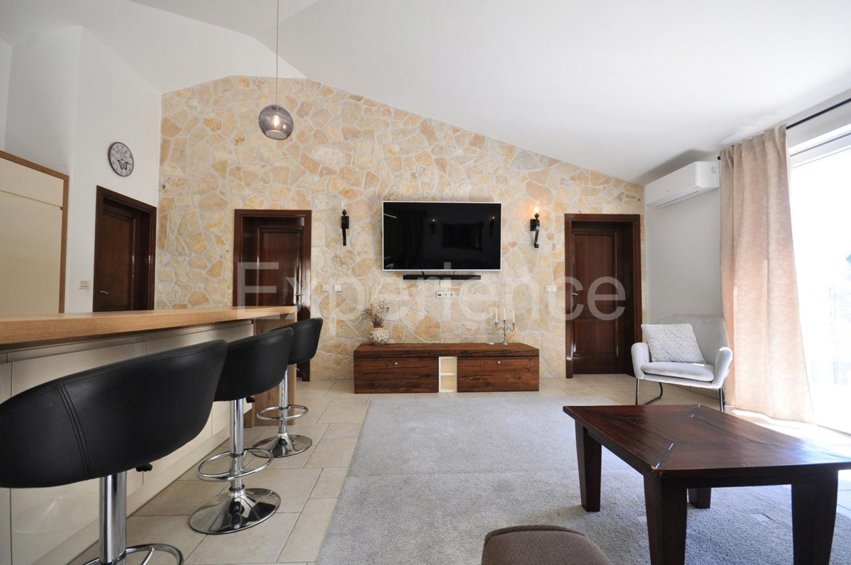 ISTRIA, Parenzo - casa con due appartamenti separati e piscina, a 3 km dal mare!