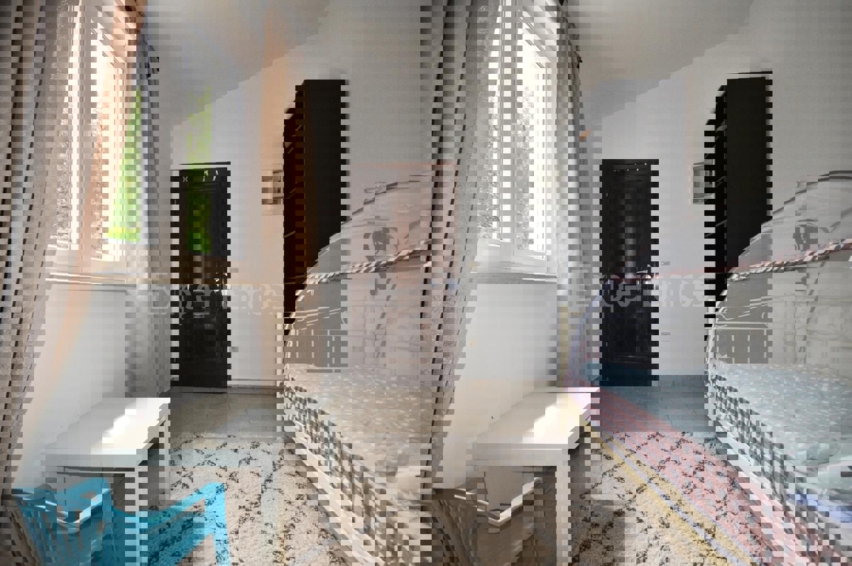 ISTRIA, Parenzo - casa con due appartamenti separati e piscina, a 3 km dal mare!