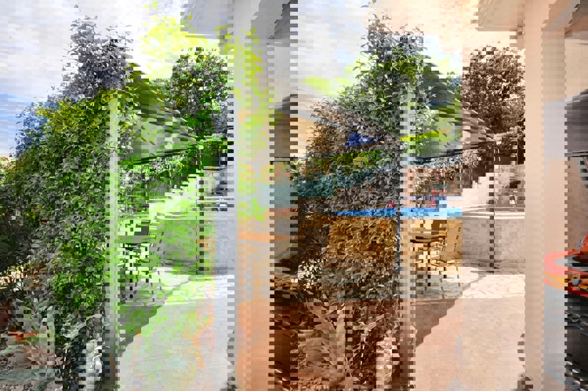 ISTRIA, Parenzo - casa con due appartamenti separati e piscina, a 3 km dal mare!