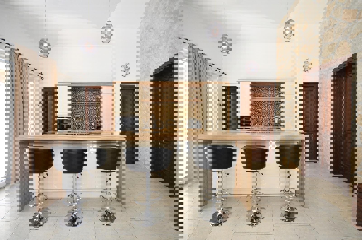 ISTRIA, Parenzo - casa con due appartamenti separati e piscina, a 3 km dal mare!