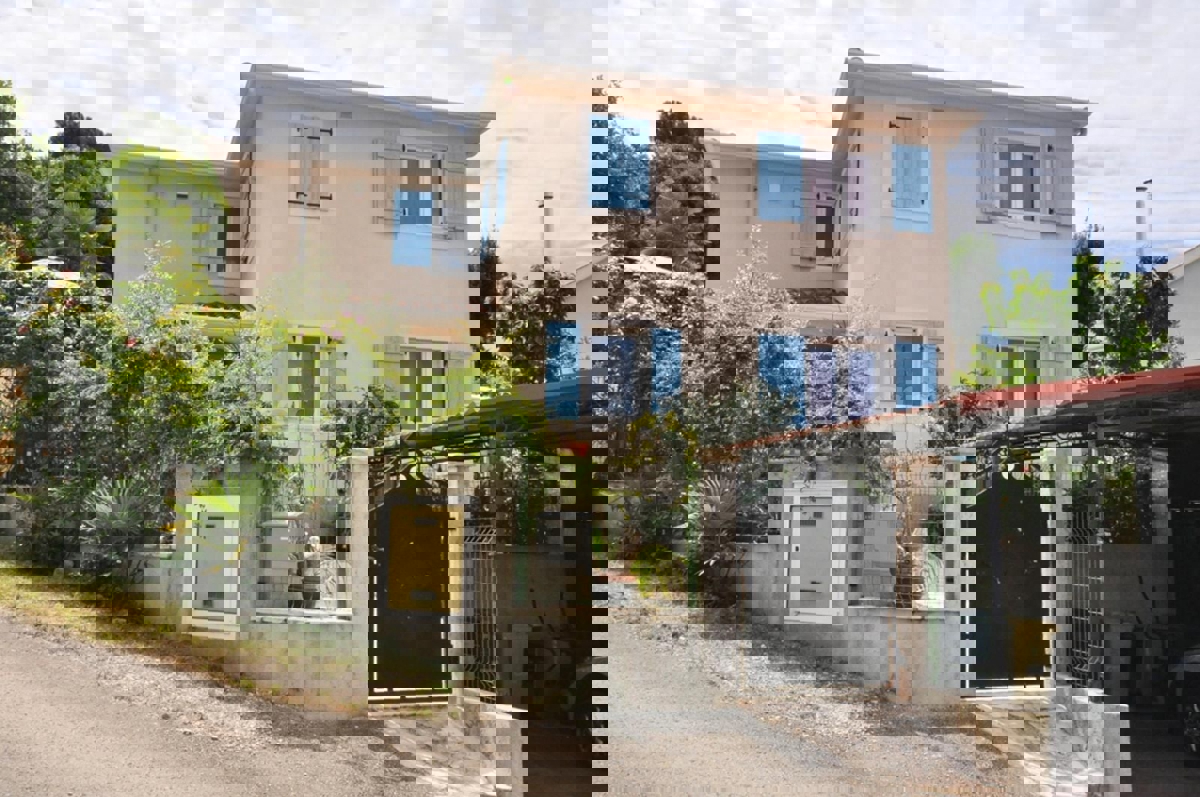 ISTRIA, Parenzo - casa con due appartamenti separati e piscina, a 3 km dal mare!