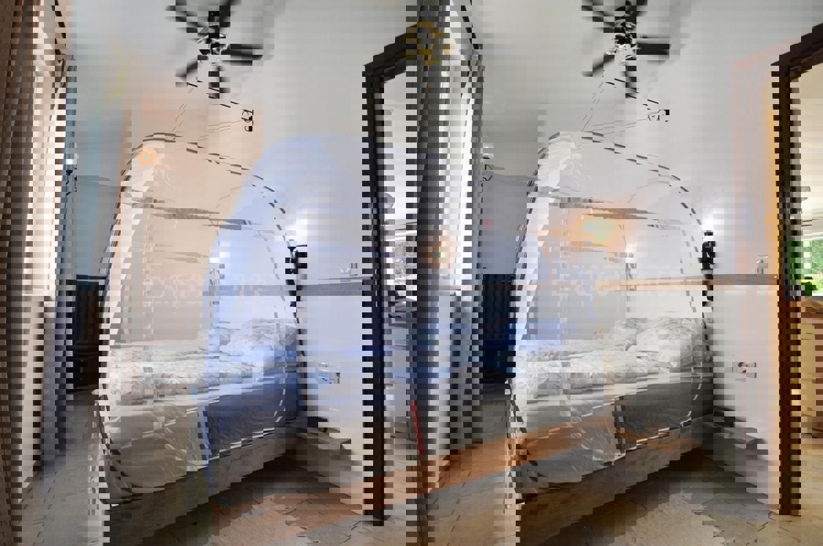 ISTRIA, Parenzo - casa con due appartamenti separati e piscina, a 3 km dal mare!