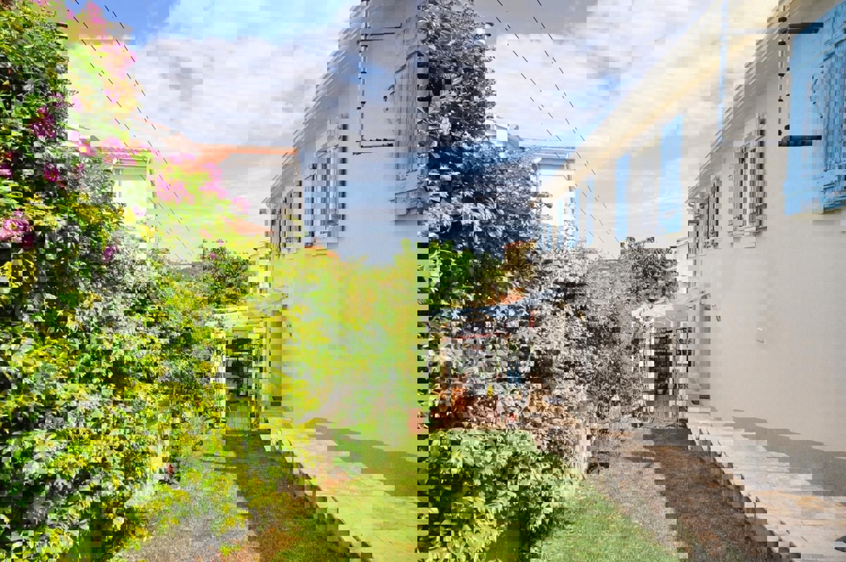 ISTRIA, Parenzo - casa con due appartamenti separati e piscina, a 3 km dal mare!