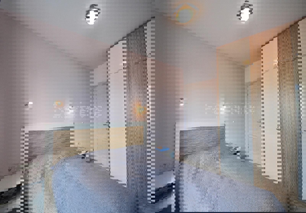 ISTRIA, Parenzo - casa con due appartamenti separati e piscina, a 3 km dal mare!