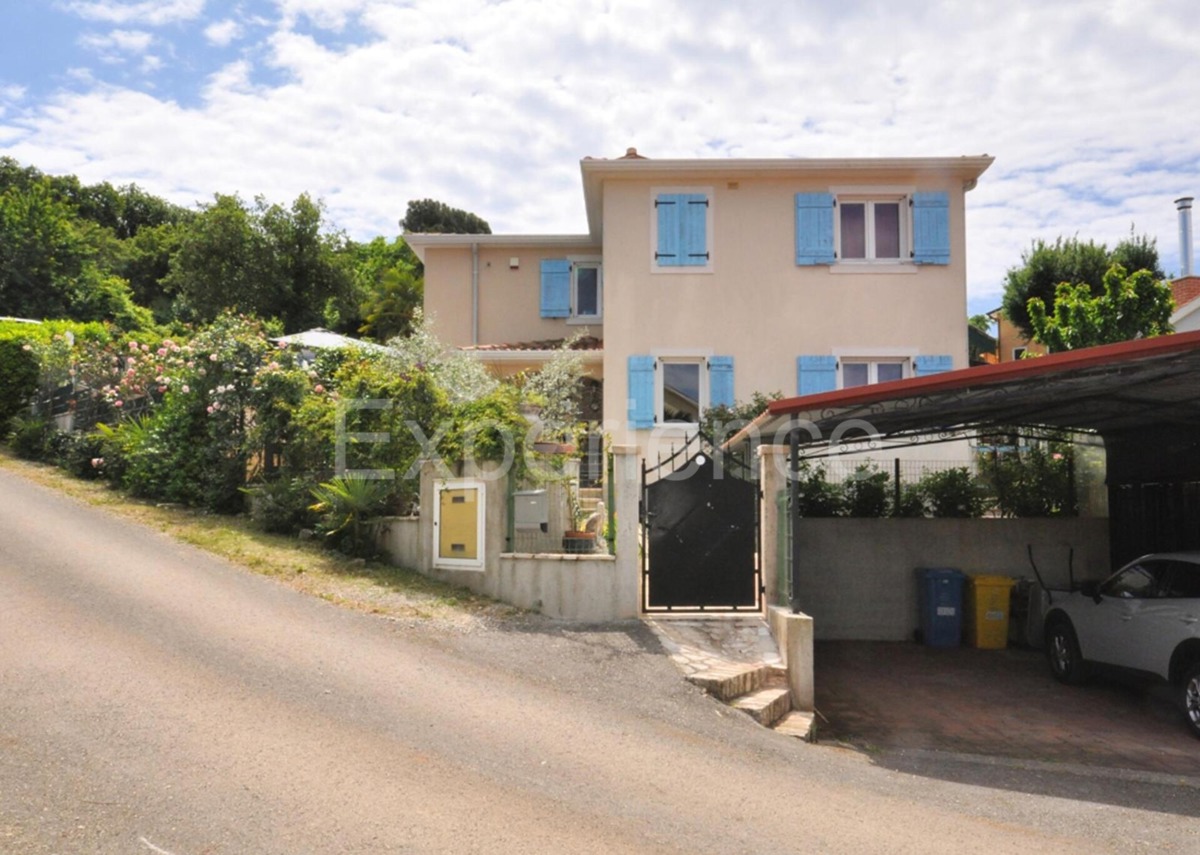 ISTRIA, Parenzo - casa con due appartamenti separati e piscina, a 3 km dal mare!