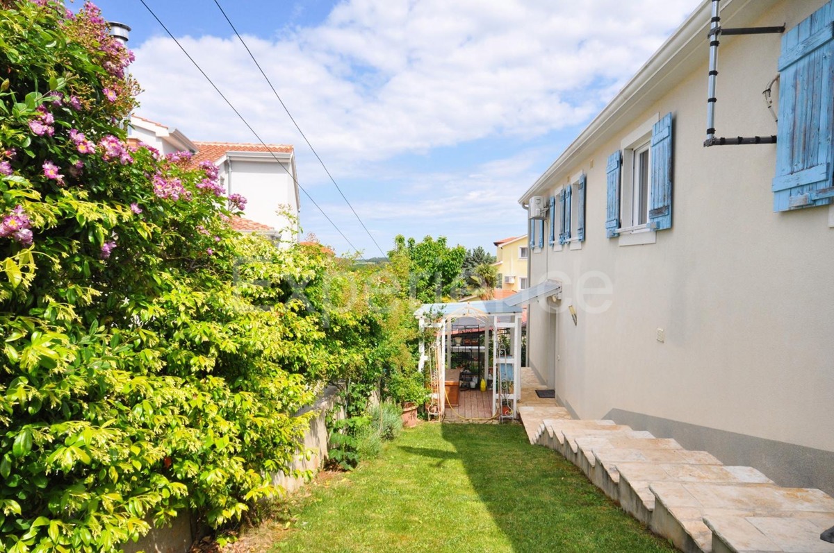 ISTRIA, Parenzo - casa con due appartamenti separati e piscina, a 3 km dal mare!