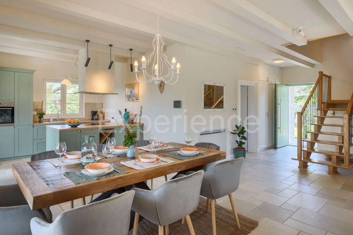 Parenzo, villa rustico-moderna con piscina e vista sulla natura