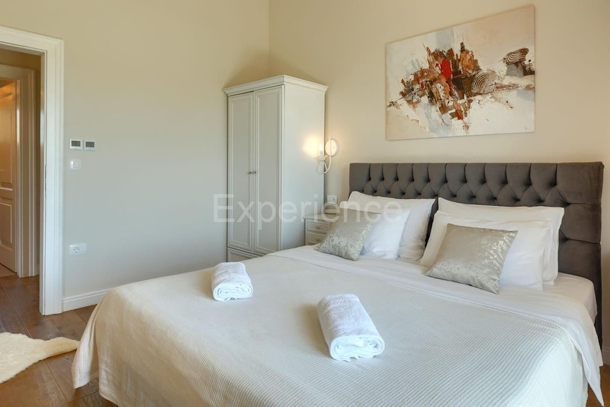 Parenzo, villa rustico-moderna con piscina e vista sulla natura