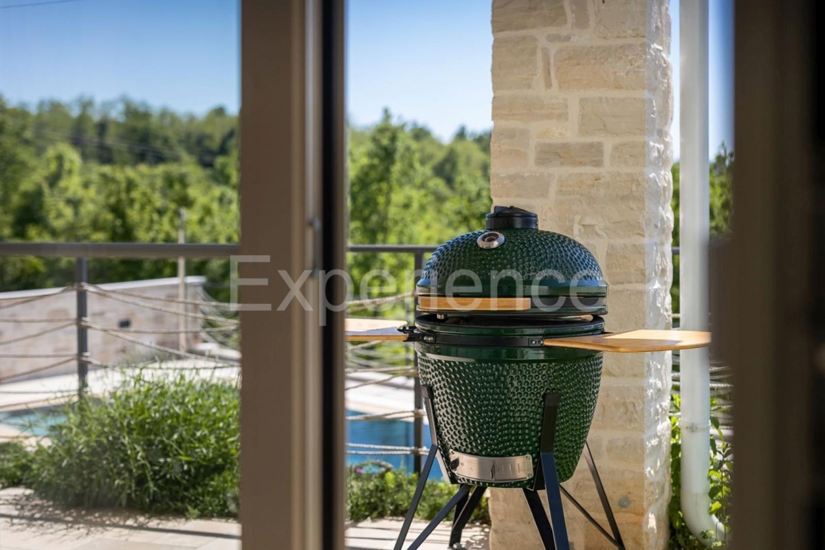 Parenzo, villa rustico-moderna con piscina e vista sulla natura