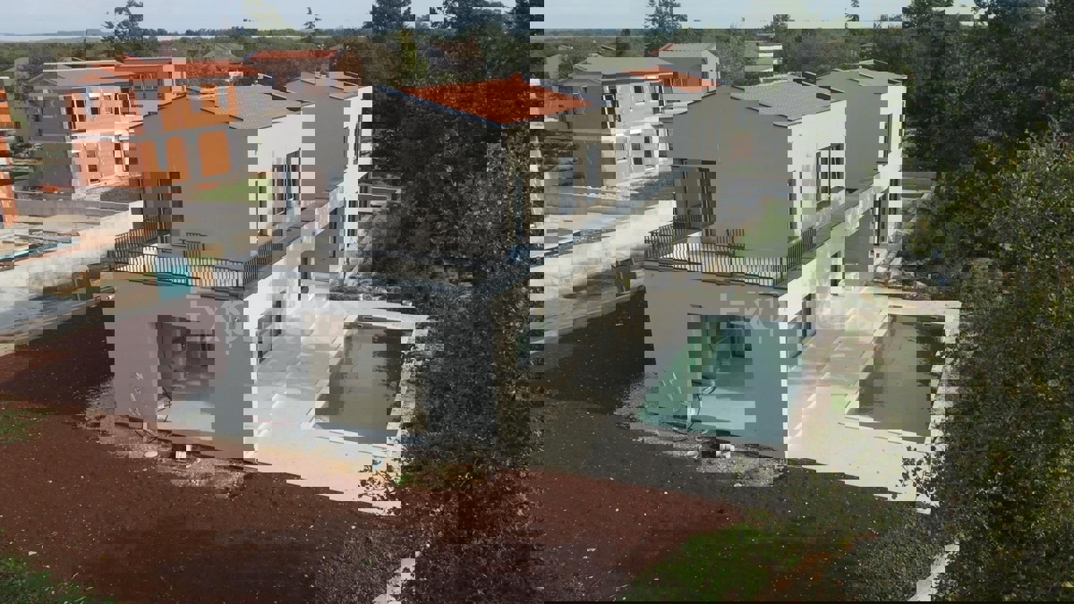 Vicino a Parenzo - villa dal design attraente e moderno con piscina!