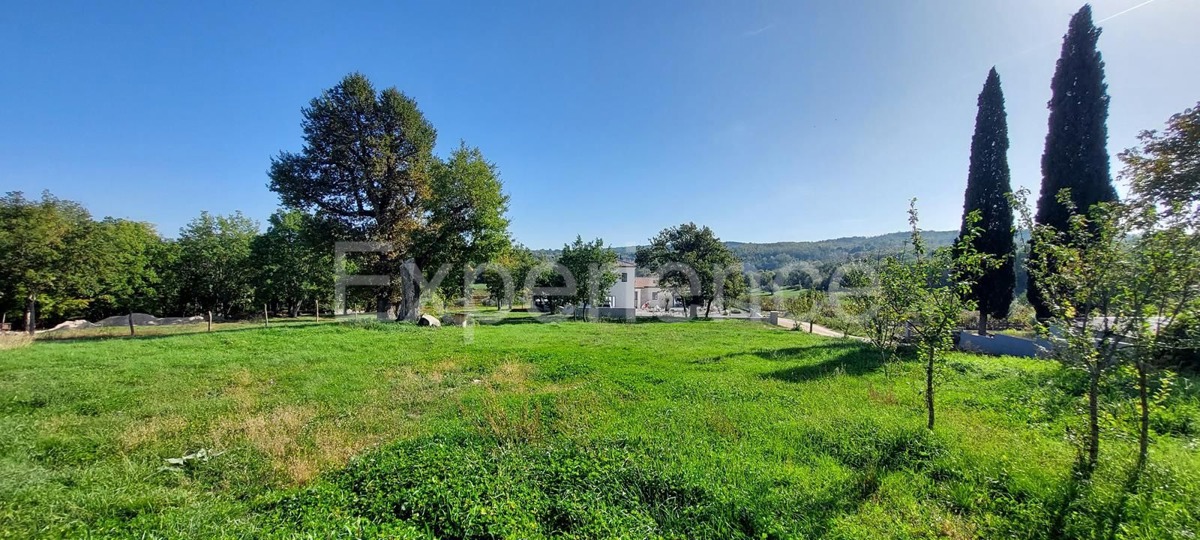 Vicino a Montona - in un ambiente idilliaco, terreno edificabile!