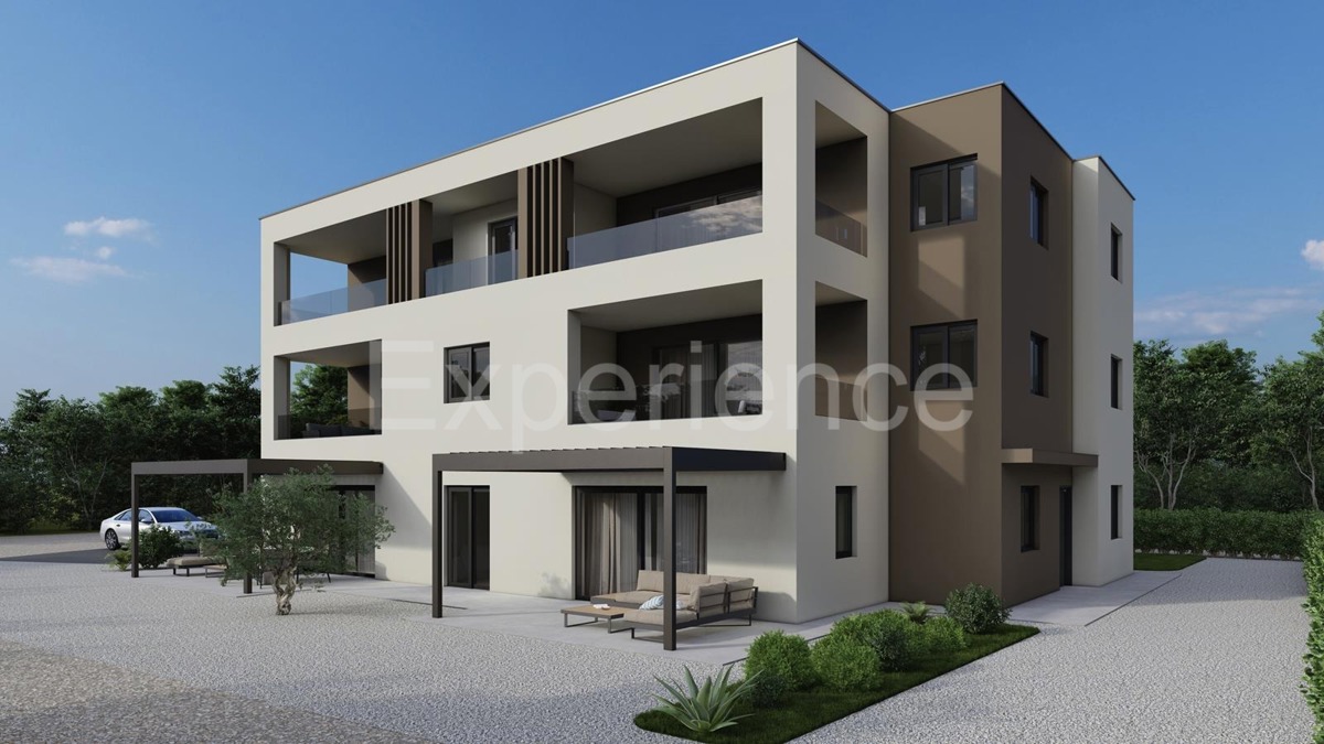 Trilocale con terrazza e WC ospiti – 1° piano, Parenzo, 600 m mare