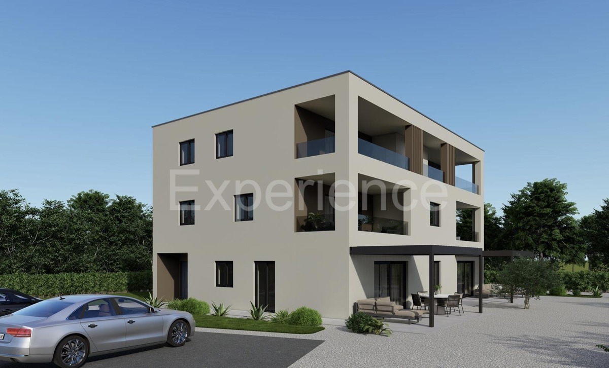 Trilocale con terrazza e WC ospiti – 1° piano, Parenzo, 600 m mare