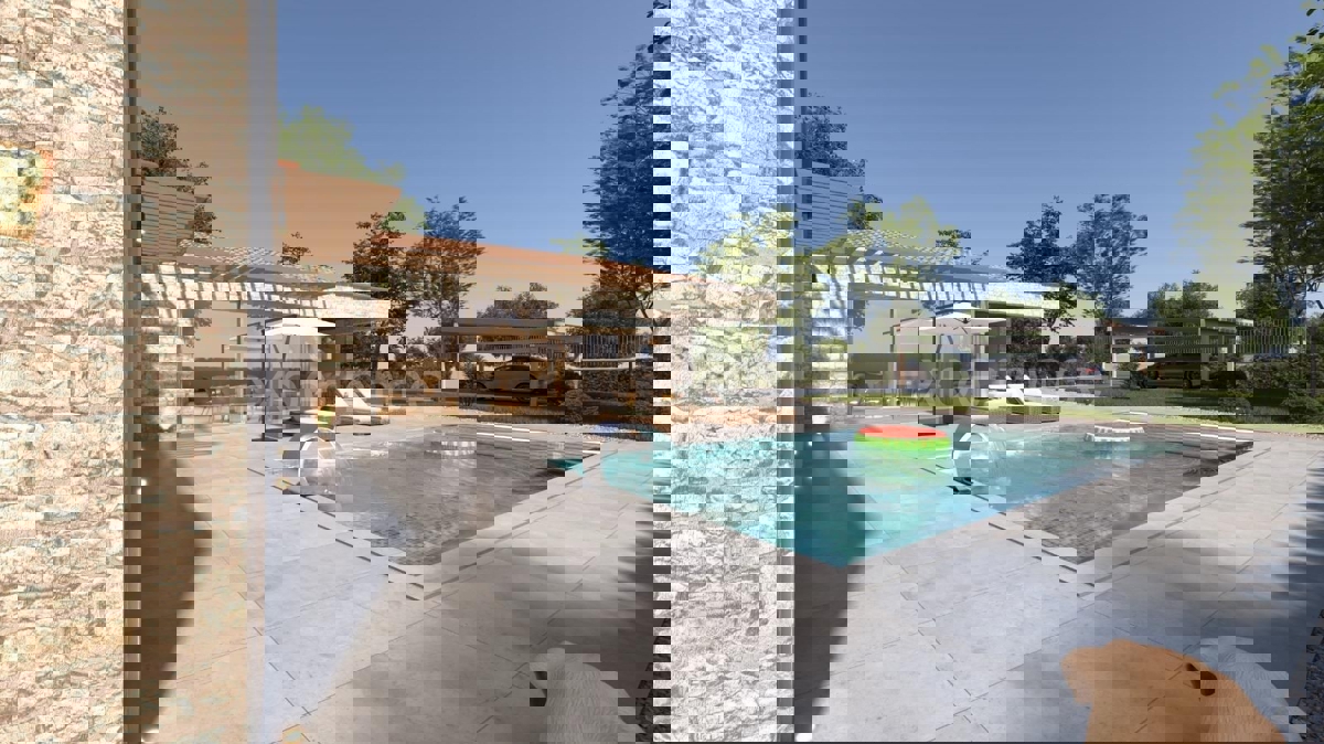 ISTRIA, vicino a Parenzo - elegante villa ai margini del villaggio