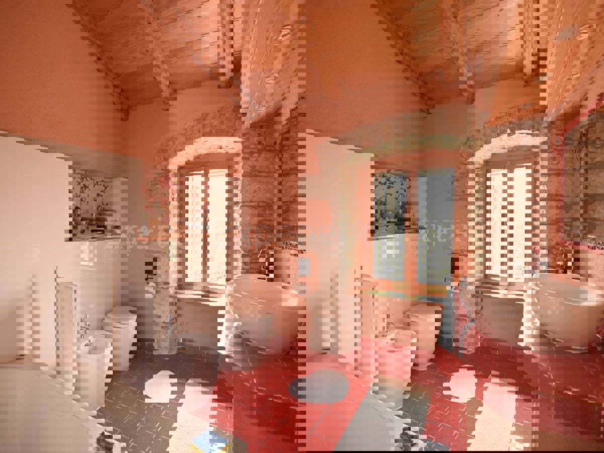 Casa in pietra ristrutturata a Boljun, 74 m² – fascino e comfort