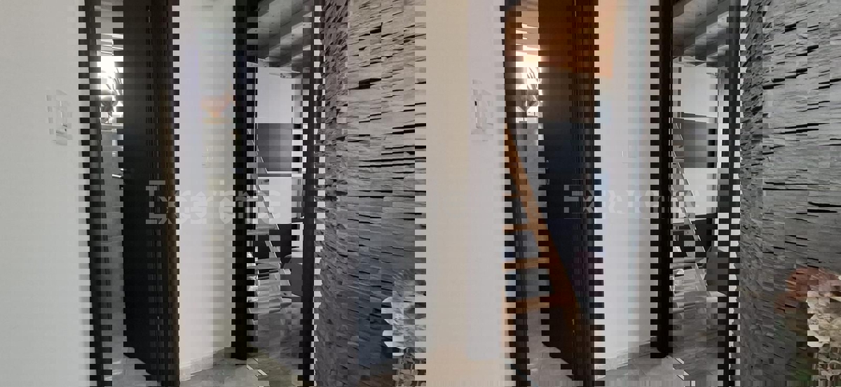 ISTRIA, Funtana - moderno appartamento con giardino vicino al mare!