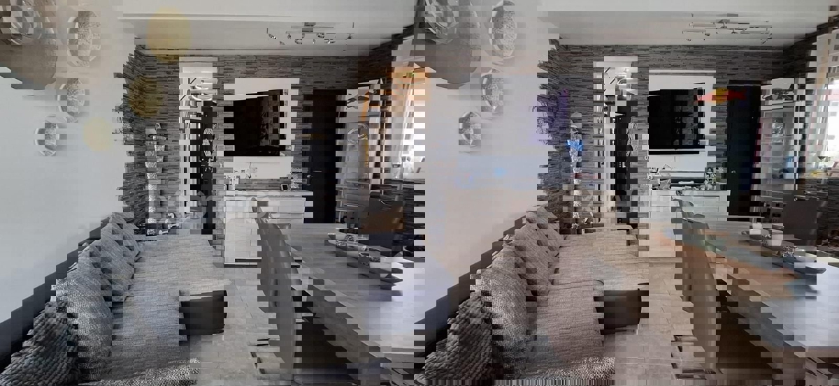 ISTRIA, Funtana - moderno appartamento con giardino vicino al mare!