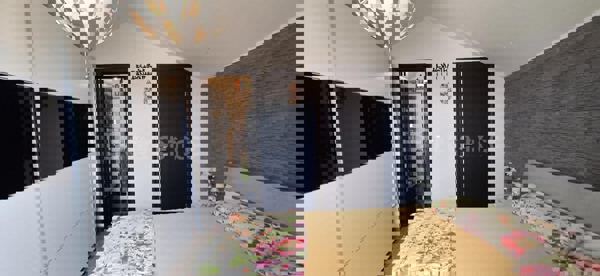 ISTRIA, Funtana - moderno appartamento con giardino vicino al mare!